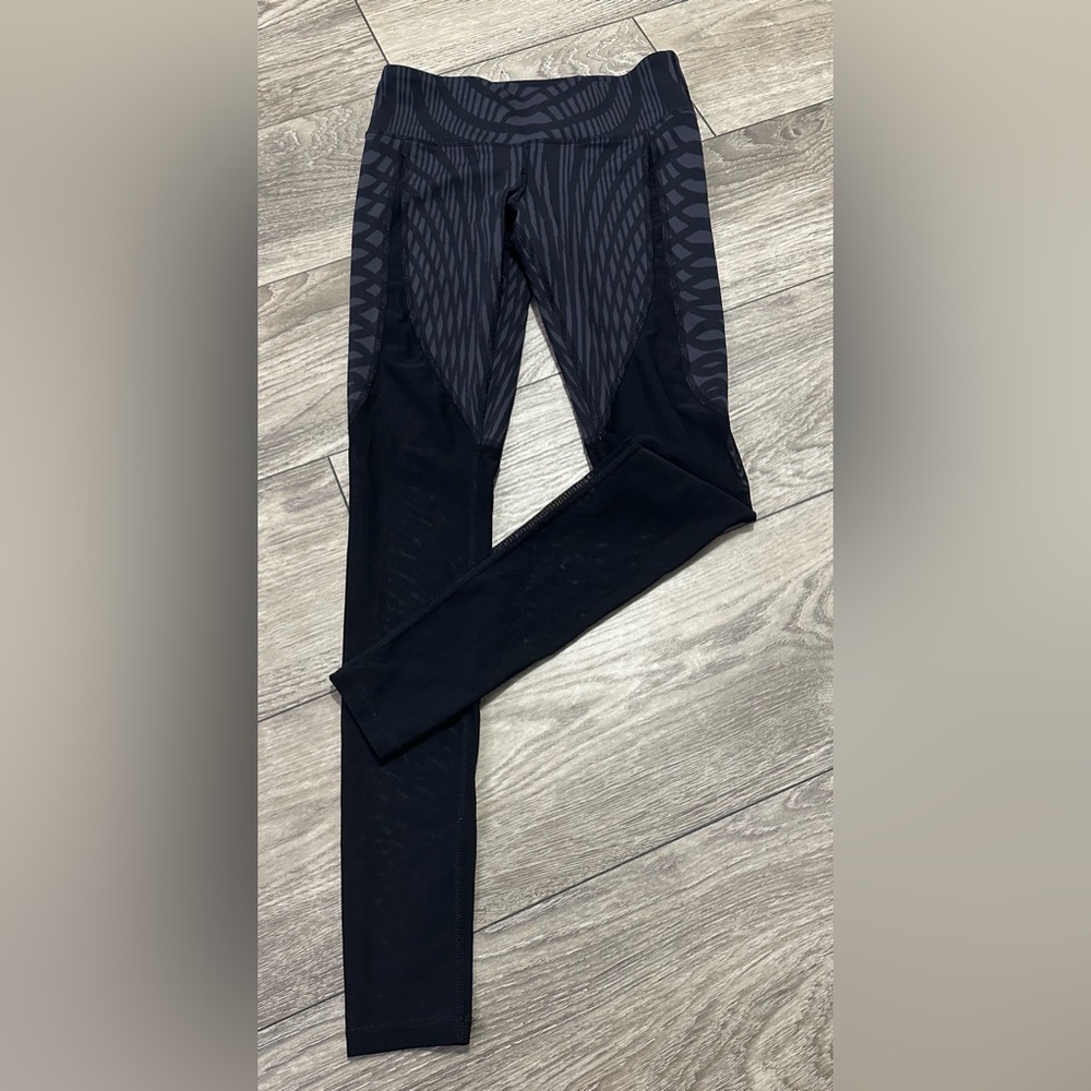 🖤 ALO YOGA Motion Mesh Leggings - Size Small 🖤 - Picture 3 of 8